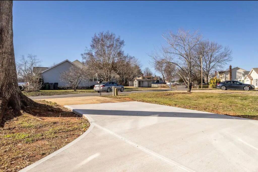 20Min To International Airport! 10Min To Pnc Music! Wifi Apartment Charlotte Luaran gambar